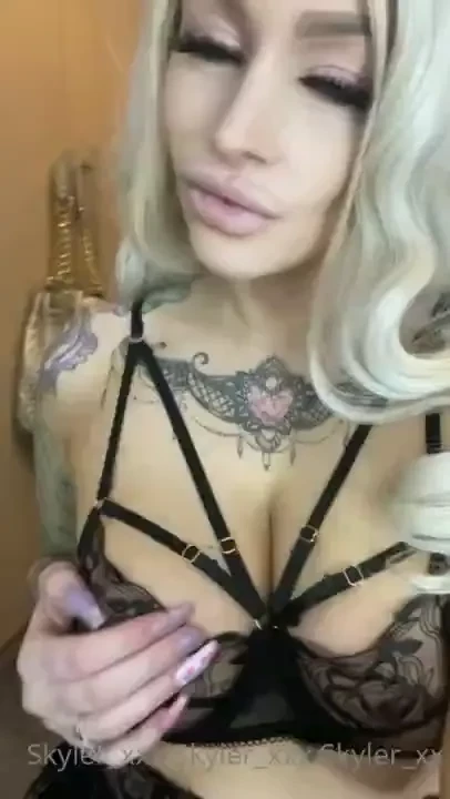 Tune can anyone name it 