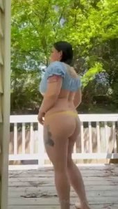 Pole_thick2 loves to spank naughty boys like you her milf tendencies