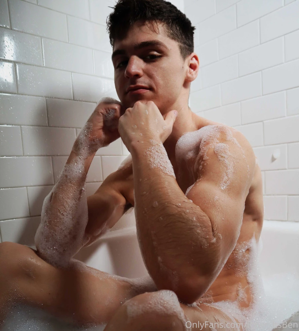 Hey guys i m trying to figure out why anyone would want to see me post 