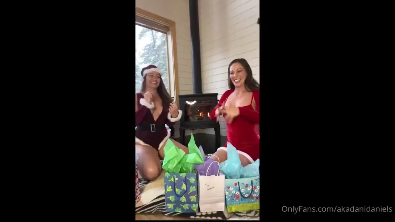 Sent you some kinky chrismas throwback to enjoy until i come back on part 1 