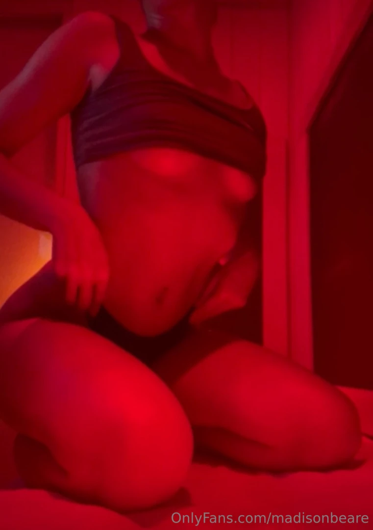 Let me take you to my red room daddy unlock and get your cock ready 