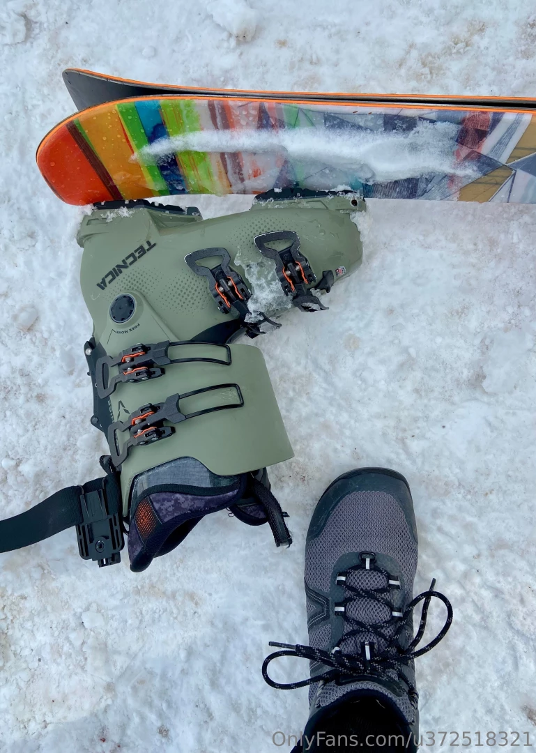 The best part of my day was the moment when i took my ski boots off i 