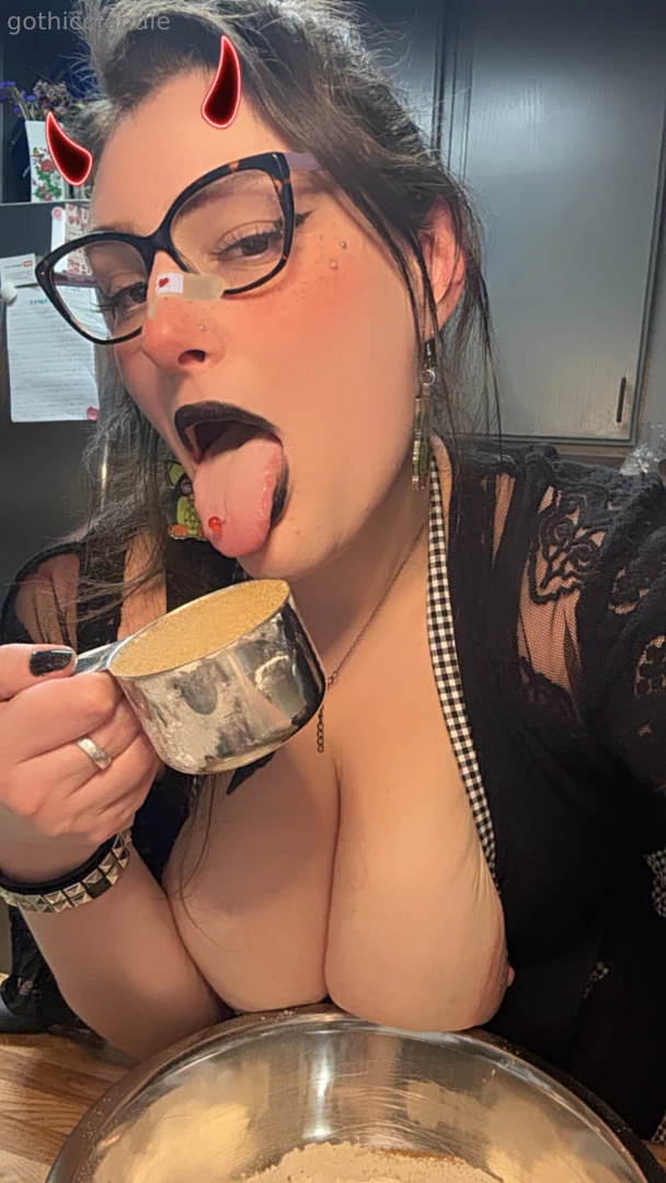 Today i am baking pumpkin pie s but i wanted to give you all a little part 1 