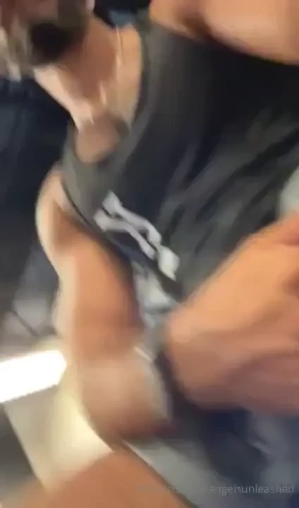 Would u sniff me at the gym 