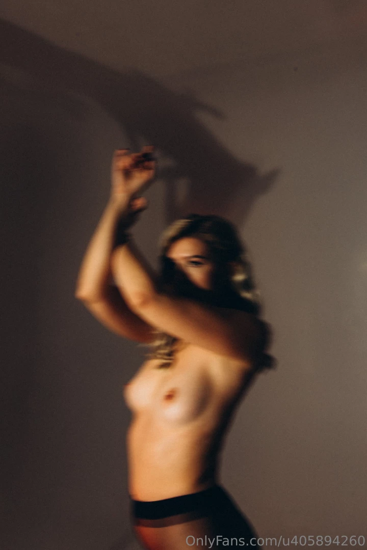 I wanna dance with you i wanna feel the heat with you 