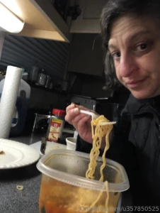 Shin ramen with habanero peppers thai chili peppers carrots and hot