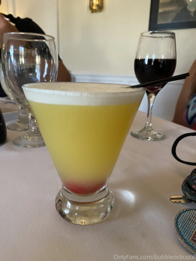 Had a few drinks i feel a little naughty so i slide up my dress and 