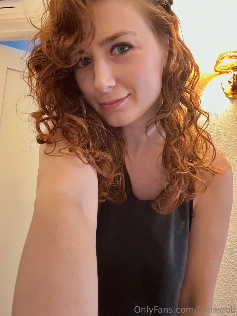 Pov our friends are in the other room and i flash you in the hallway 