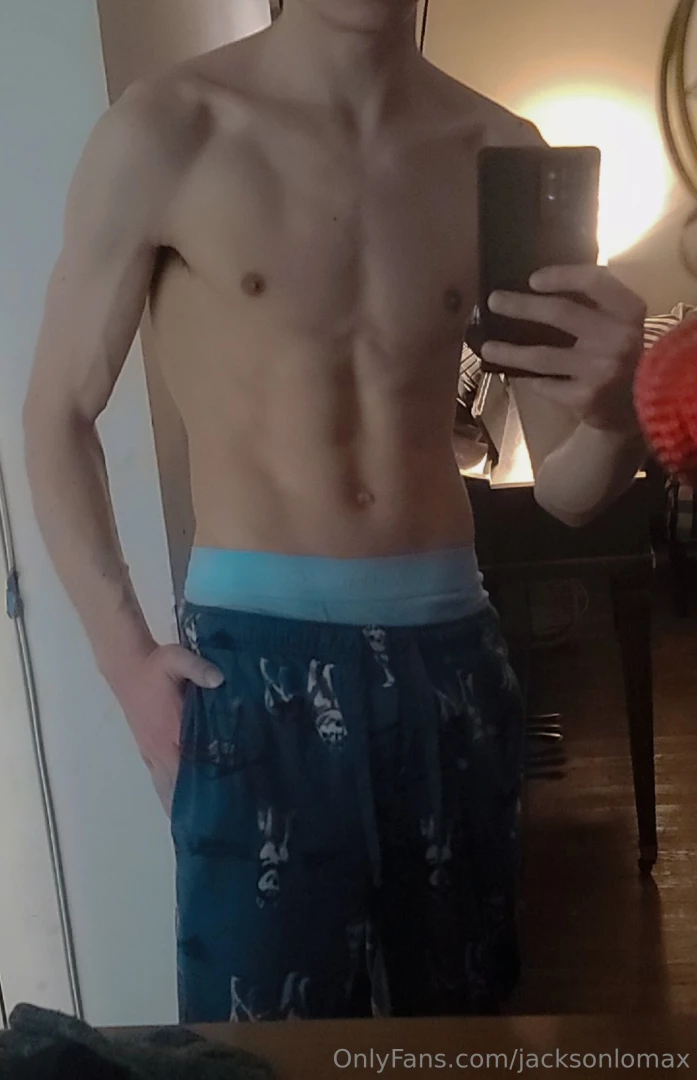 Live on chaturbate go follow my twitter and cum play with me 