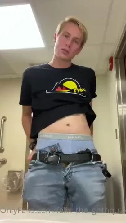 Little bathroom role play 