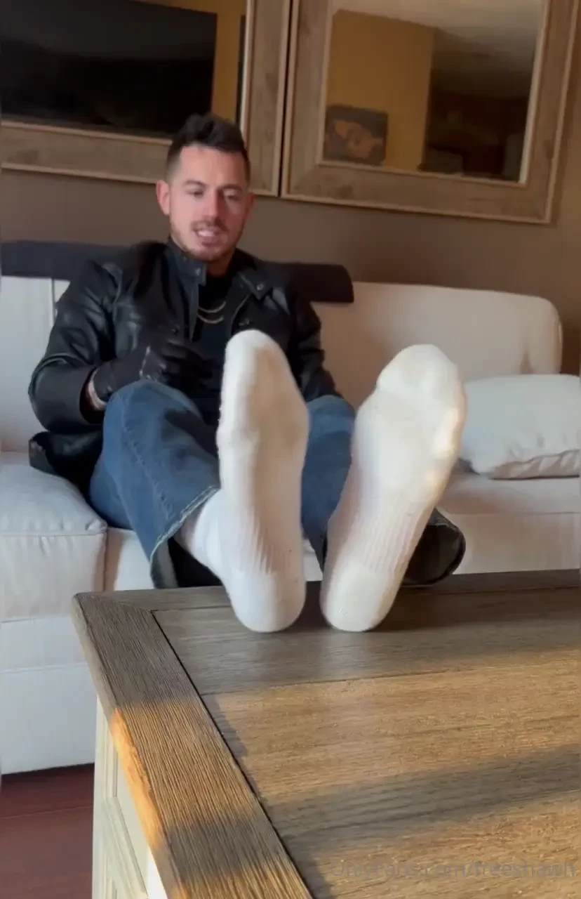 Video 9 43 daddy in leather jacket gloves has you worship his boots as 