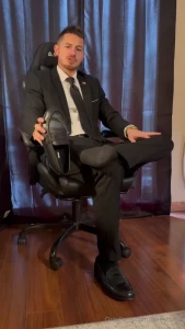 Video 11 27 it s your 1st therapy session of 2025 dr shawn is here to