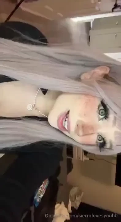 Hiiiiiiiiiiiiii trying something neeeew be nice to my awkwardness tho 