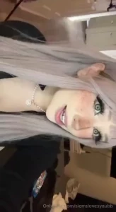 Hiiiiiiiiiiiiii trying something neeeew be nice to my awkwardness tho