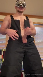 This is what snowboarders do after a day on the slopes