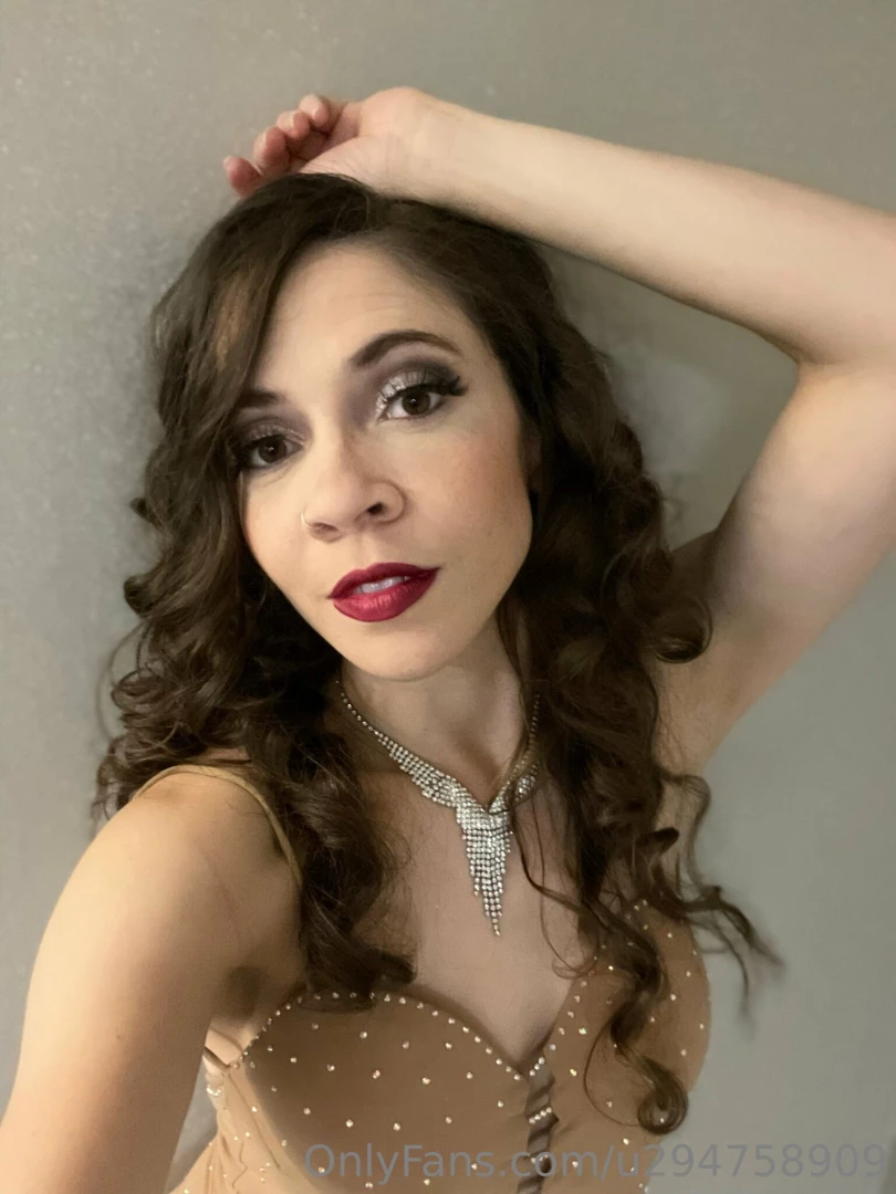 Hey cuties be nice to the new girl ok 