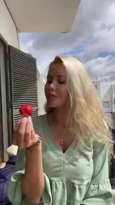 Eating strawberries in portugal it s a beautiful life 