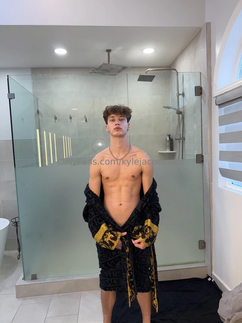 Who s up and horny dm me rn for a treat 