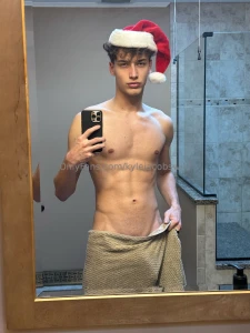 Naughty or nice im droppin hella new christmas content on my vip page