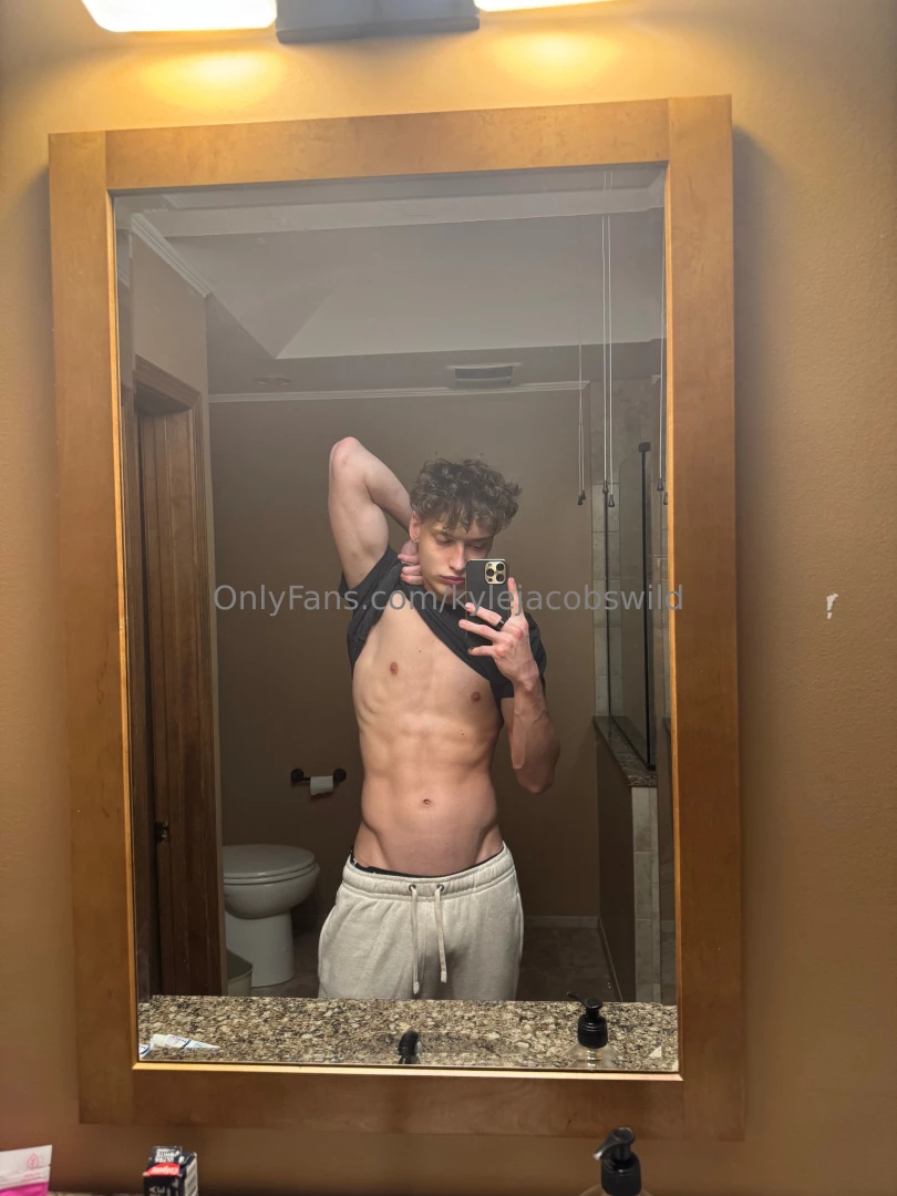 I m bored let s talk kylejacobsvip 