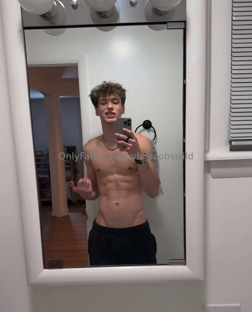 Who wanna get stuffed for thanksgiving have some treat waitin at 