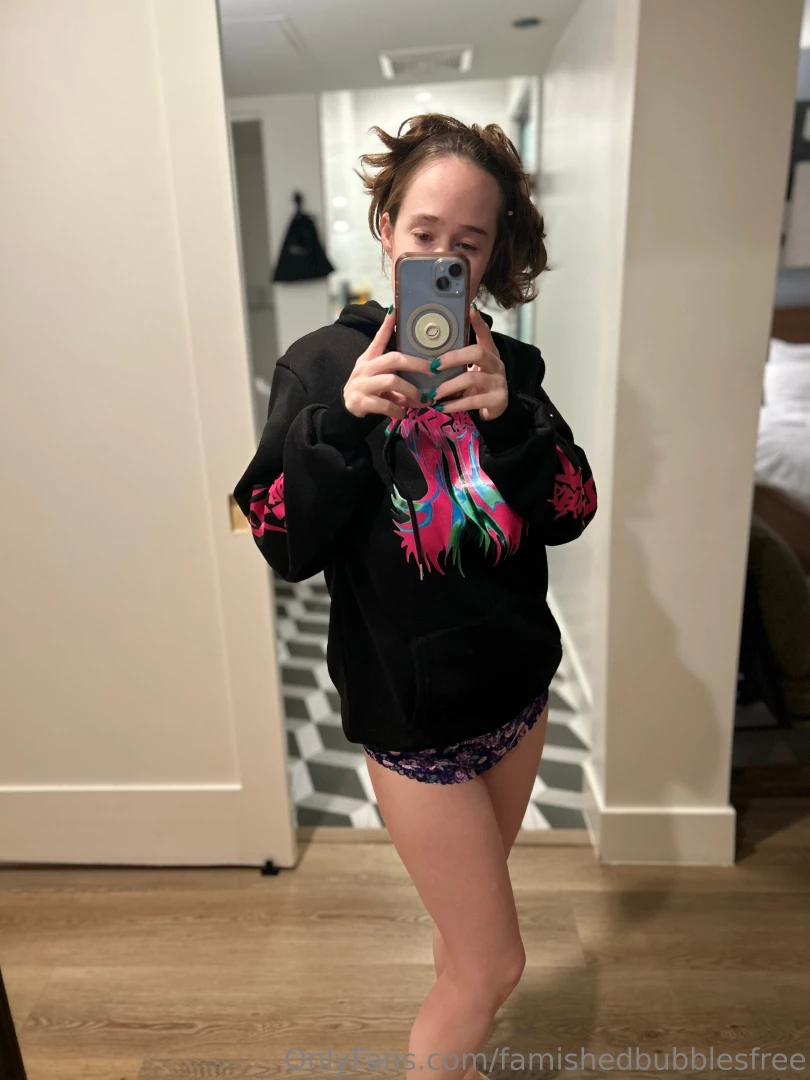 Little mirror selfies 