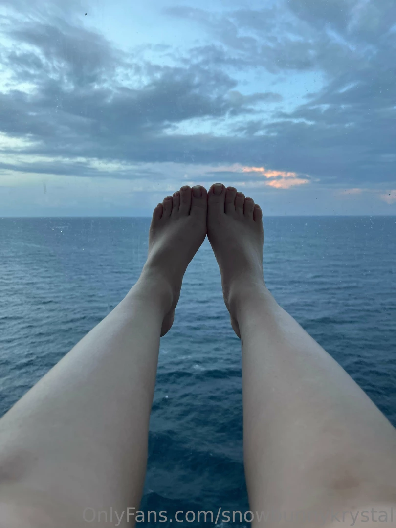 Ocean view feet pics 