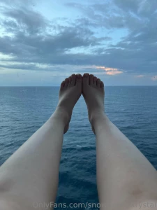 Ocean view feet pics