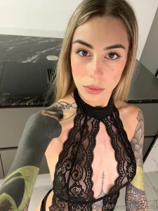 Nel caso te lo stessi chiedendo la risposta s ho cucinato vestita cos