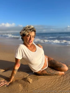 Want a closer look come play in the sand with me