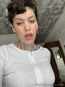 Among hundreds of looks mine is the only one you can t forget do you