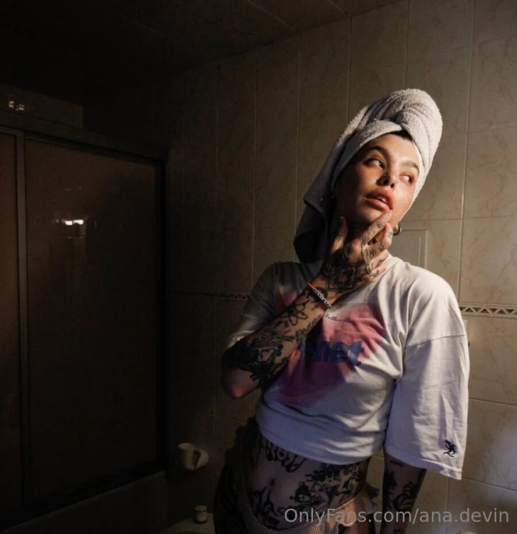 I wonder what you think when you look at me share it with me 