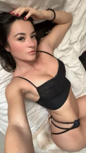 Coucou toi comme hier je reste sur de la lingerie noire on va partir