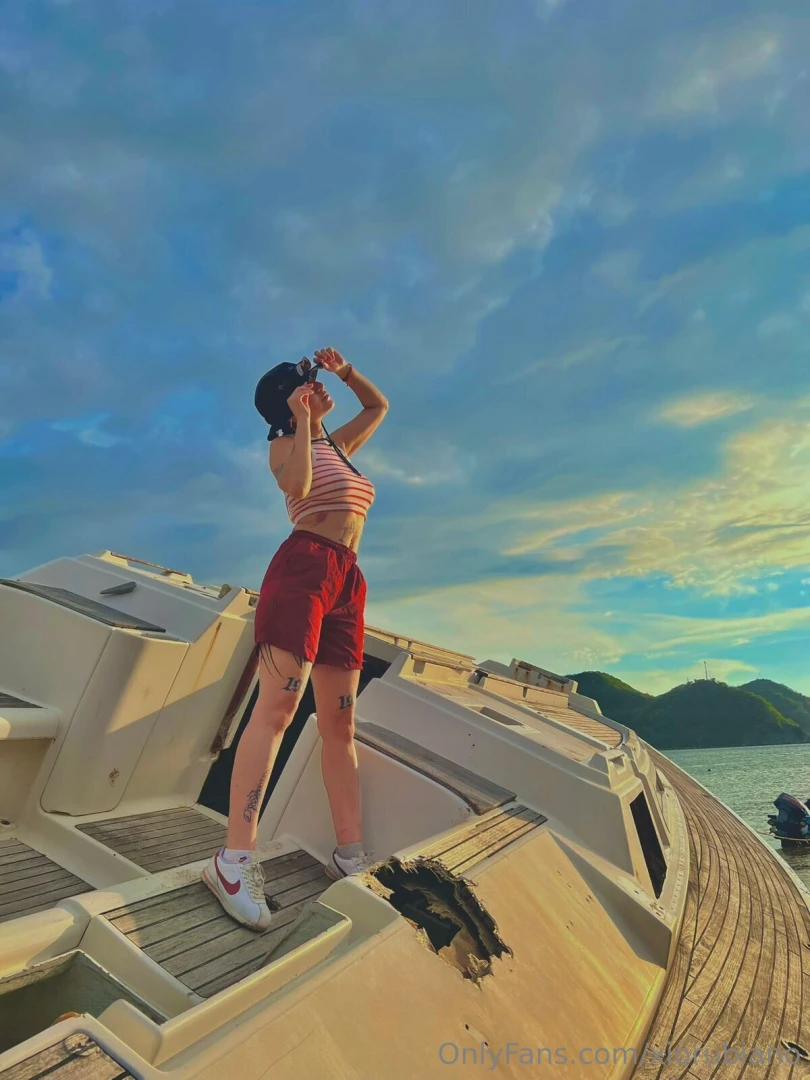 Take me back to the beach please 