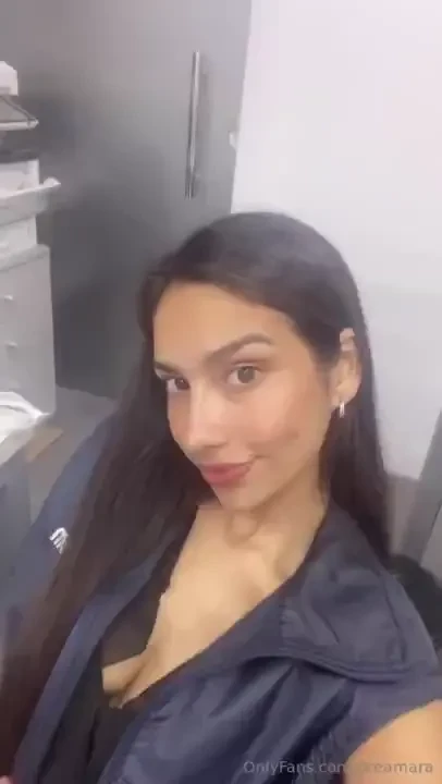 Someone help meeee i m so bored at work 