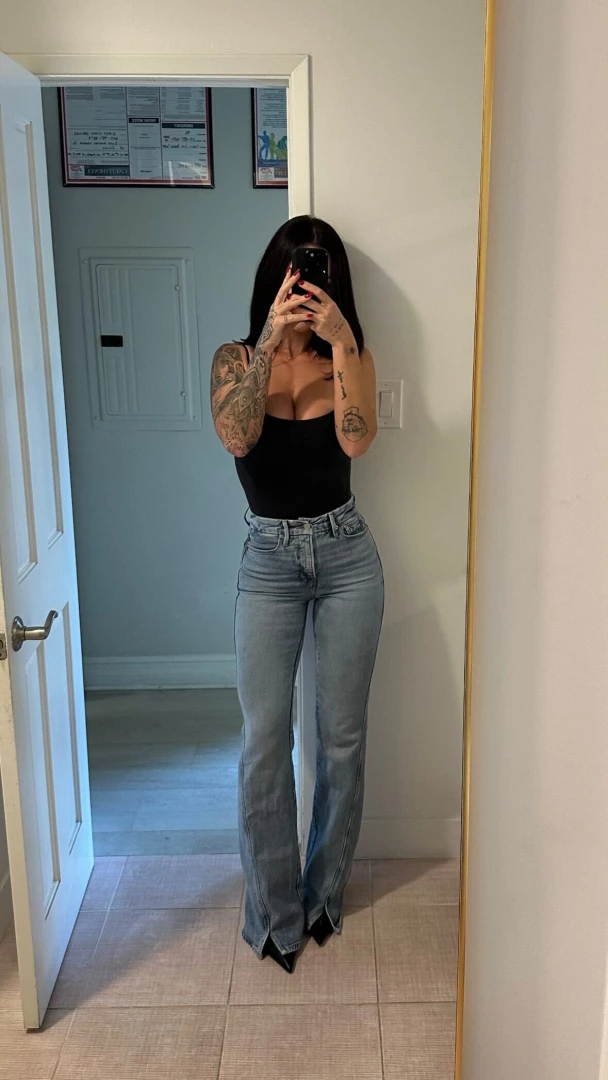 Someone take me on a brunch dateeee i m dressed with no where to go 