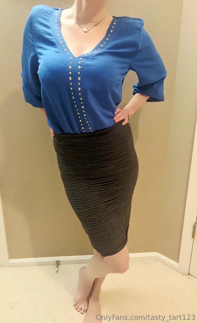 This shirt definitely hide the girls dont you think 