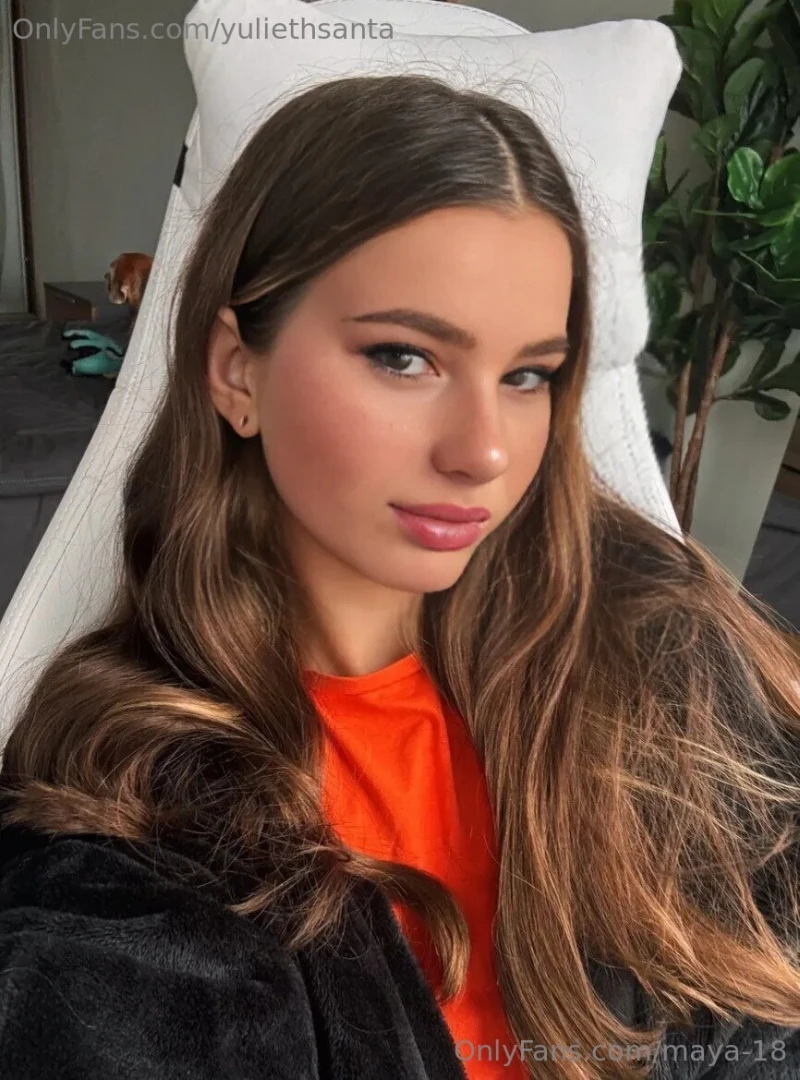 Hey check out my friend maya-18 if you re into hot girls i could stare part 1 