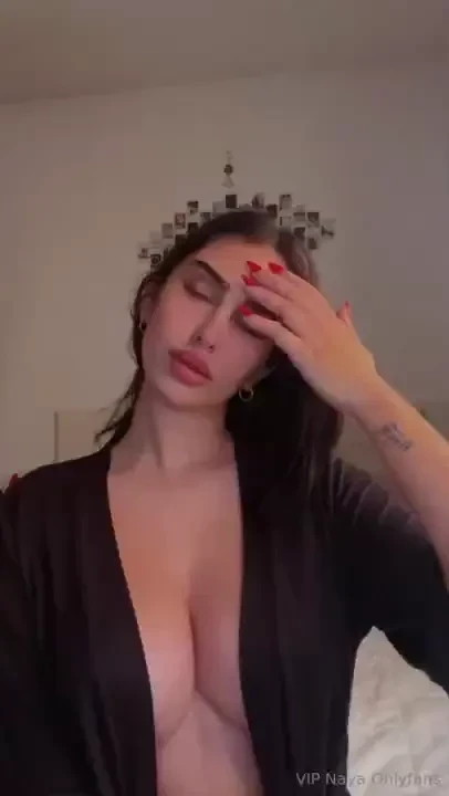 Can you put something between them so they stick together pleasee 