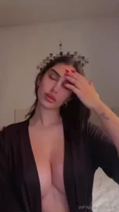 Can you put something between them so they stick together pleasee