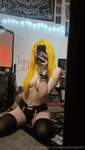 Touch with your eyes pay with your hands