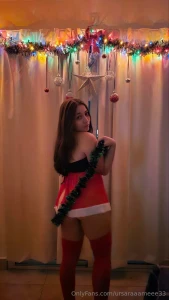 Hey hey i want to decorate my house with christmas stuff want to help part 1