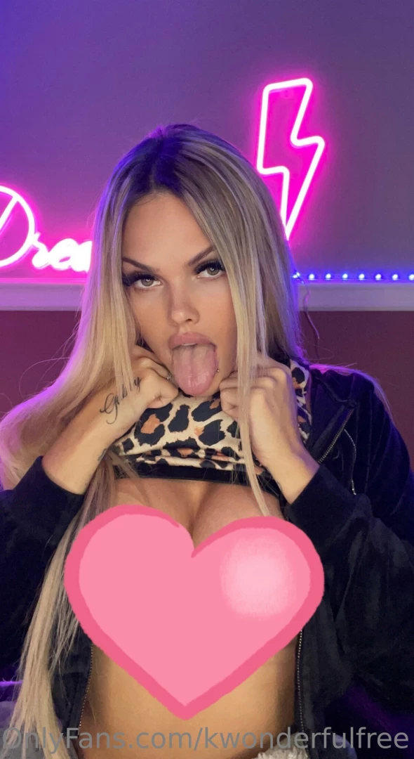 Viens jaculer sur mes seins sur mon vip kwonderful https onlyfans com 