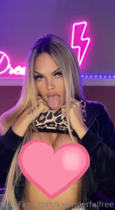 Viens jaculer sur mes seins sur mon vip kwonderful https onlyfans com