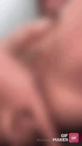 Etirres moi le cul je me baise la chatte et le cul avec mes doights