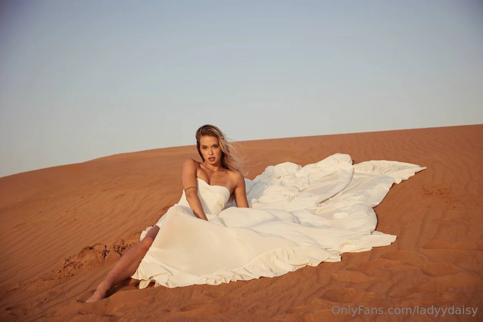 Should a man pay on a first date many people have different opinions 