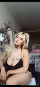 You wish your girlfriend looked like me