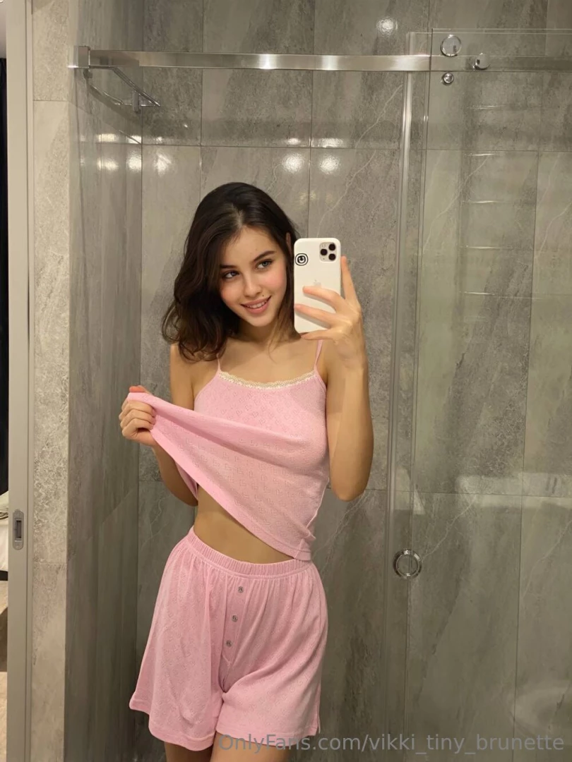 Fresh college cutie emiily_sky wants to show daddy how wet she is this part 114 