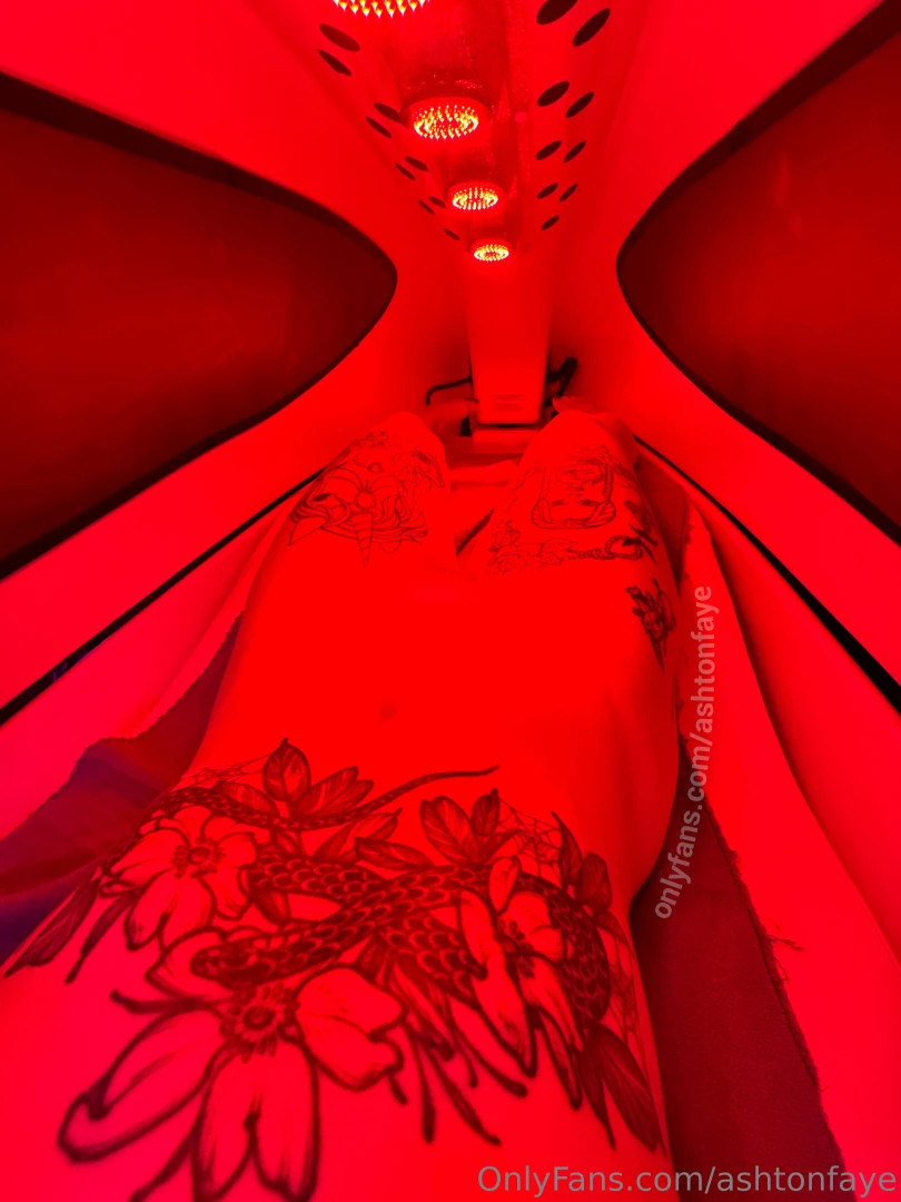 Hehehehe this is the infrared sauna pod i have been doing and talked part 1 