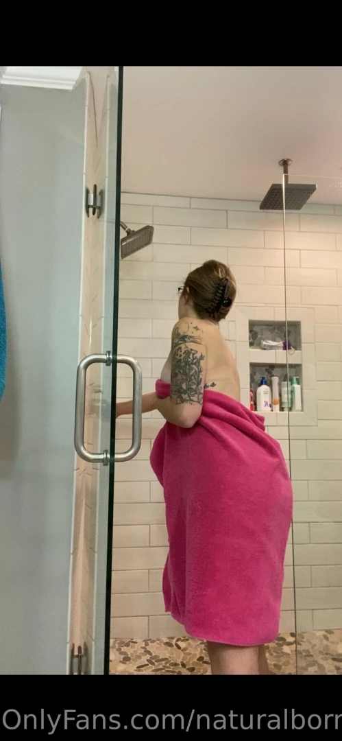 Good morning who s cumming to shower 